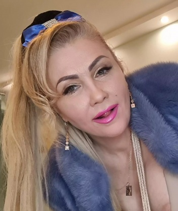 Полина